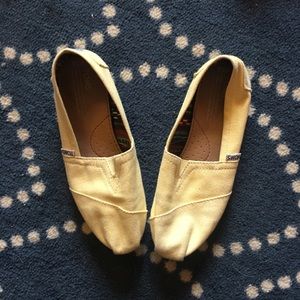 Toms - light yellow classic slip-ons